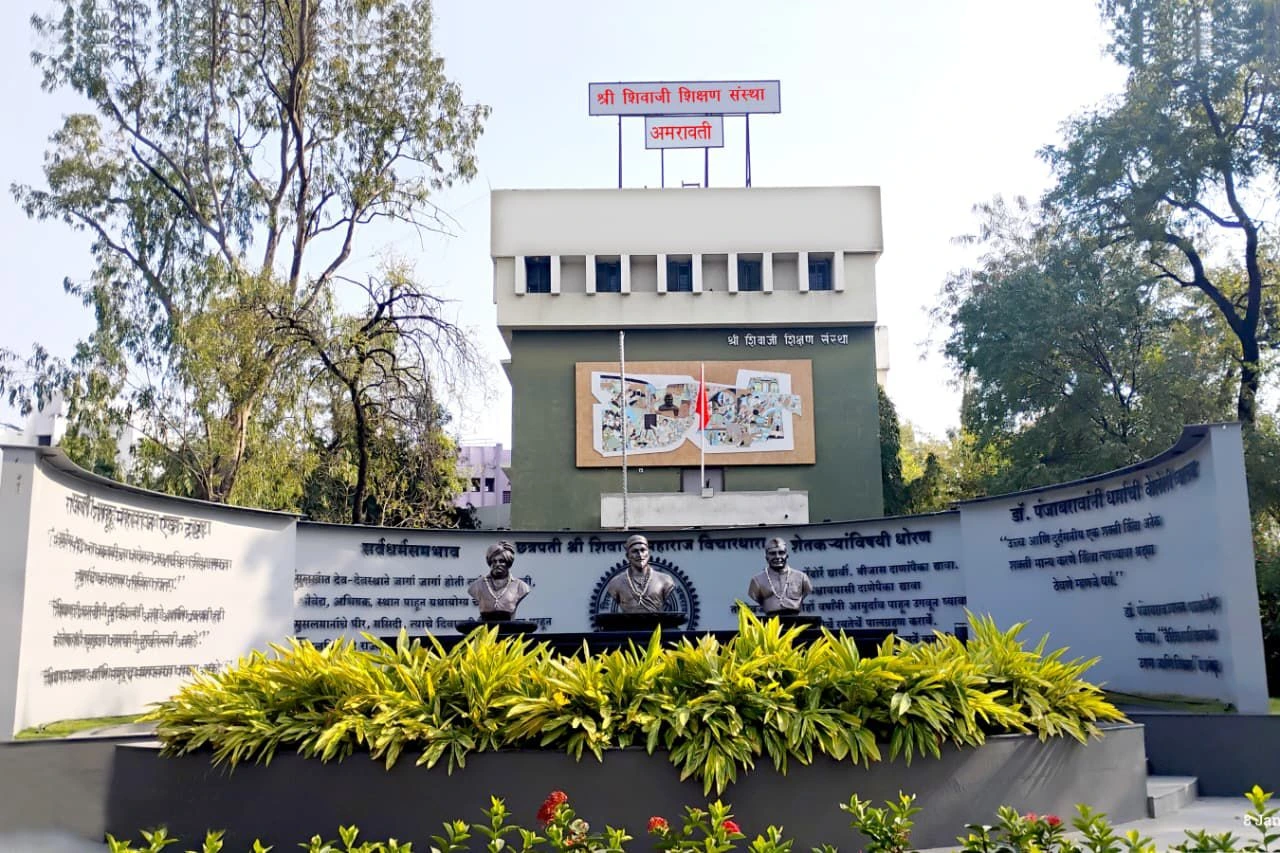 SSES Students on campus